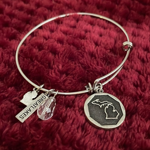Michigan bangle bracelet Great Lakes Charms - Picture 1 of 9